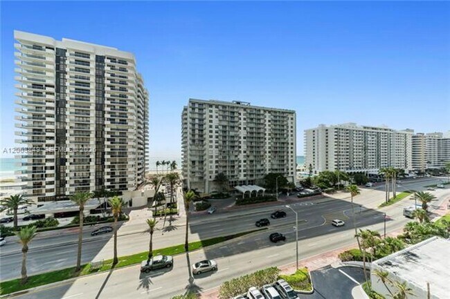 Foto del edificio - 5700 Collins Ave