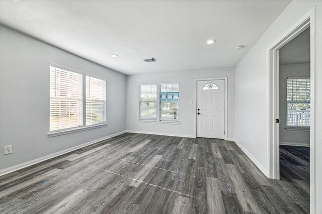 Building Photo - 7846 S Howton St