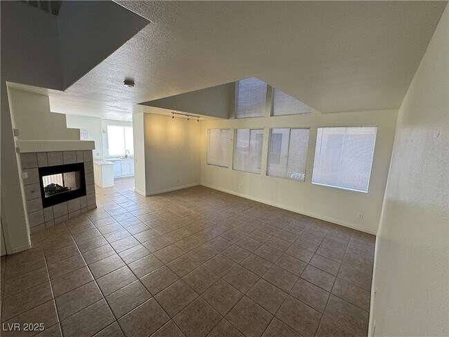 Foto del edificio - 2721 Pan Pacific Rd