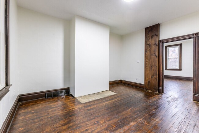 Foto del edificio - AVAILABLE NOW  - Spacious home w/ Patio in...