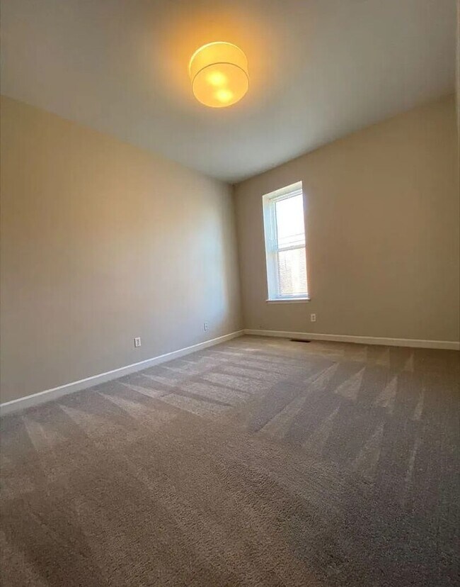 Foto del edificio - Clean, Bright & Beautifully Maintained 2BR/1BA in Shaw/Botanical!