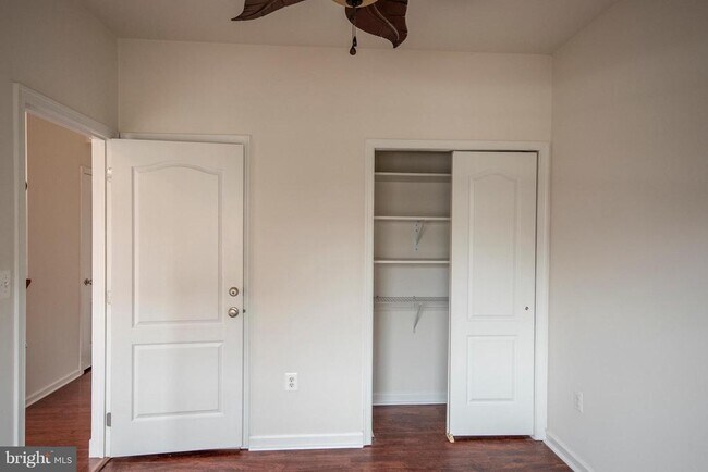 Foto del edificio - 23119 Sunbury St