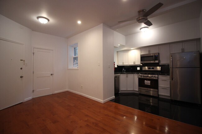 Building Photo - 214 48th St