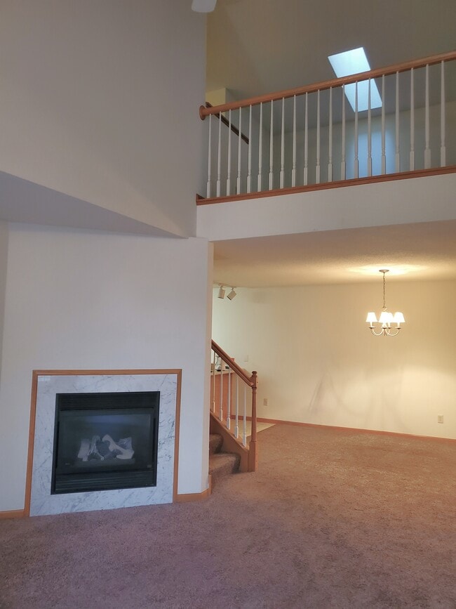 Building Photo - 1902 Aster Bay