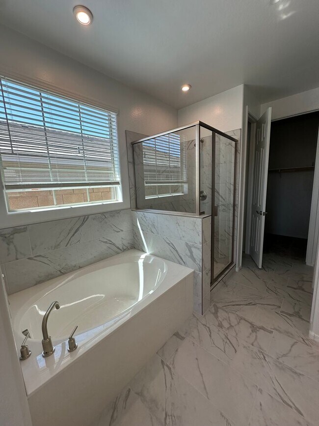 Building Photo - LIKE NEW HOUSE IN VISTANCIA