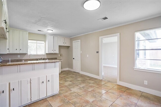 Foto del edificio - 4426 Oakside Dr