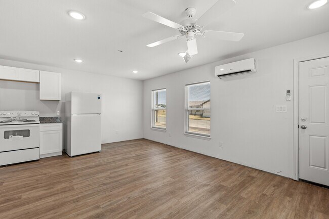 Foto del edificio - 4125 Compton Ln