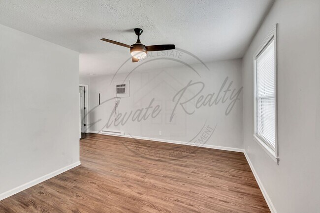 Foto del edificio - Spring Special (1/2 OFF 1st Month Rent): First Floor One Bedroom Updated Apartment with Laundry H...