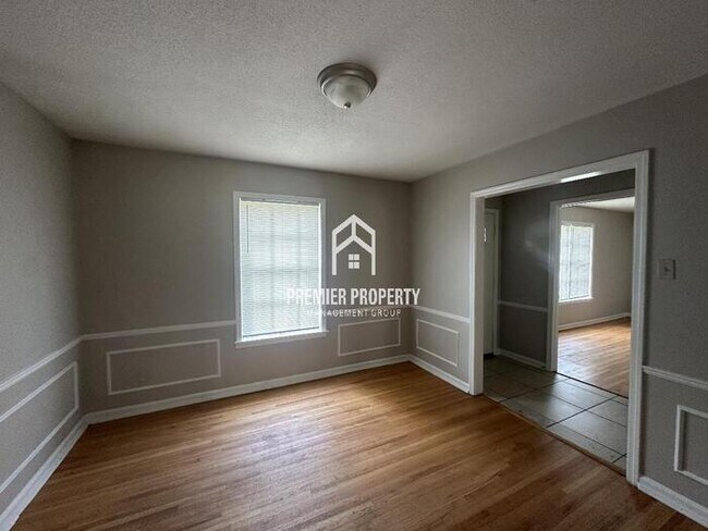 Building Photo - 5288 Oak Meadow Ave