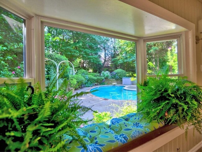 Foto del edificio - 4512 Woodlawn Lake Dr