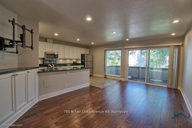 Building Photo - 785 N Fair Oaks Ave