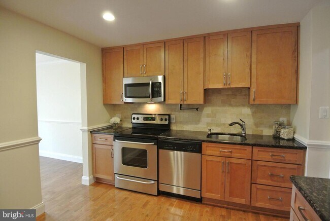 Building Photo - 11301 Commonwealth Dr