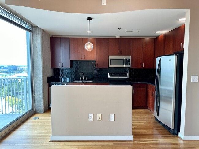 Foto del edificio - 361 17th St NW