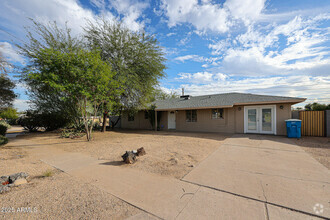 Building Photo - 2301 W Osborn Rd