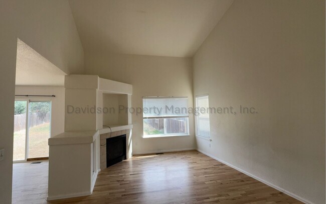 Foto del edificio - 7629 Autumn Knoll Dr