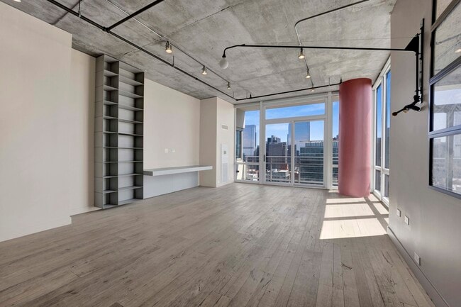 Foto del edificio - 737 W Washington Blvd