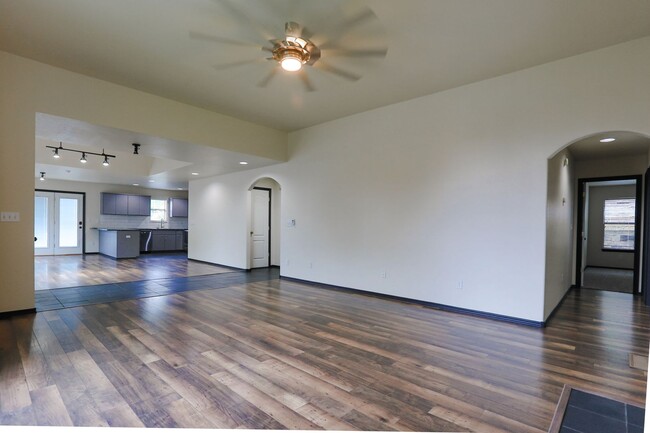 Foto del edificio - Modern 3BR/2BA Home in Jenks School Distri...