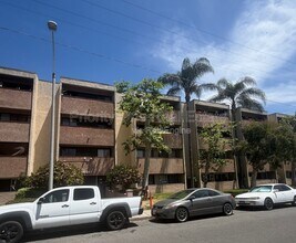 Building Photo - 4041 Oakcrest Dr