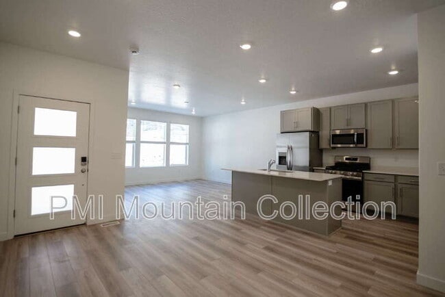 Building Photo - 2484 Wildwood Ln