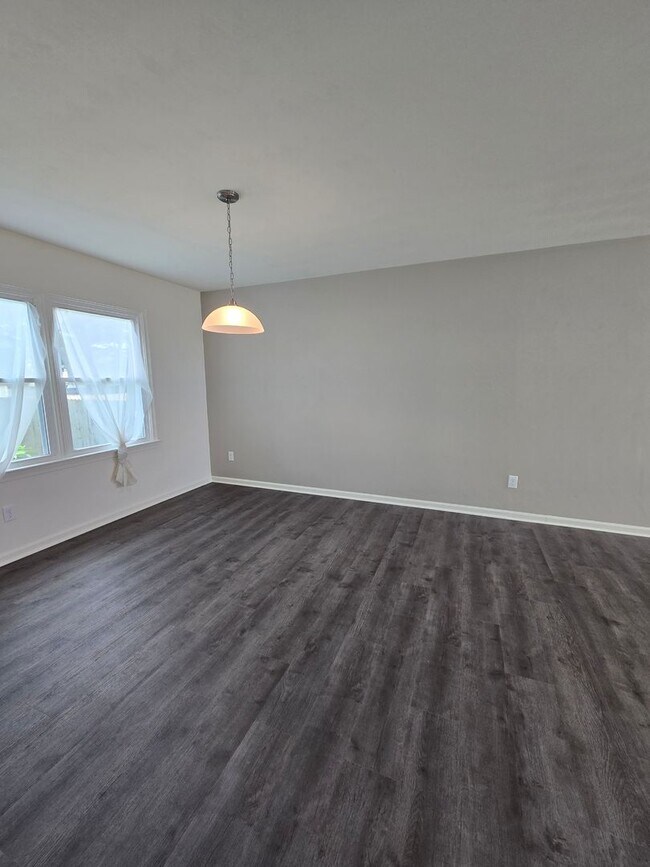 Foto del edificio - Beautifully renovated 4 bedroom home in Vi...
