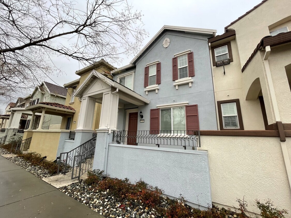 Foto principal - 2116 Pleasant Grove Blvd