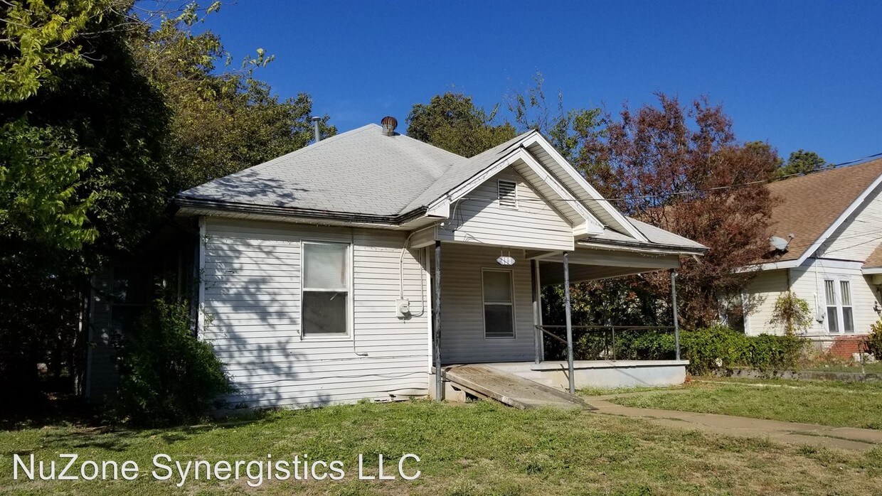 Primary Photo - 3 br, 1.5 bath House - 403 E. Elm