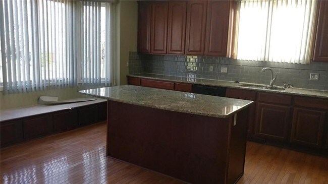 Building Photo - 2045 Roundtree