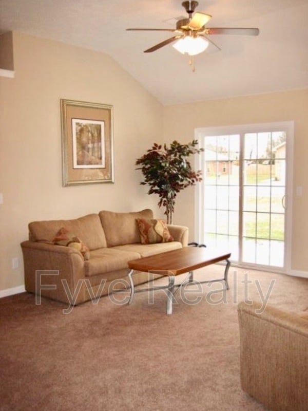 Building Photo - 553 Rose Cottage Cir