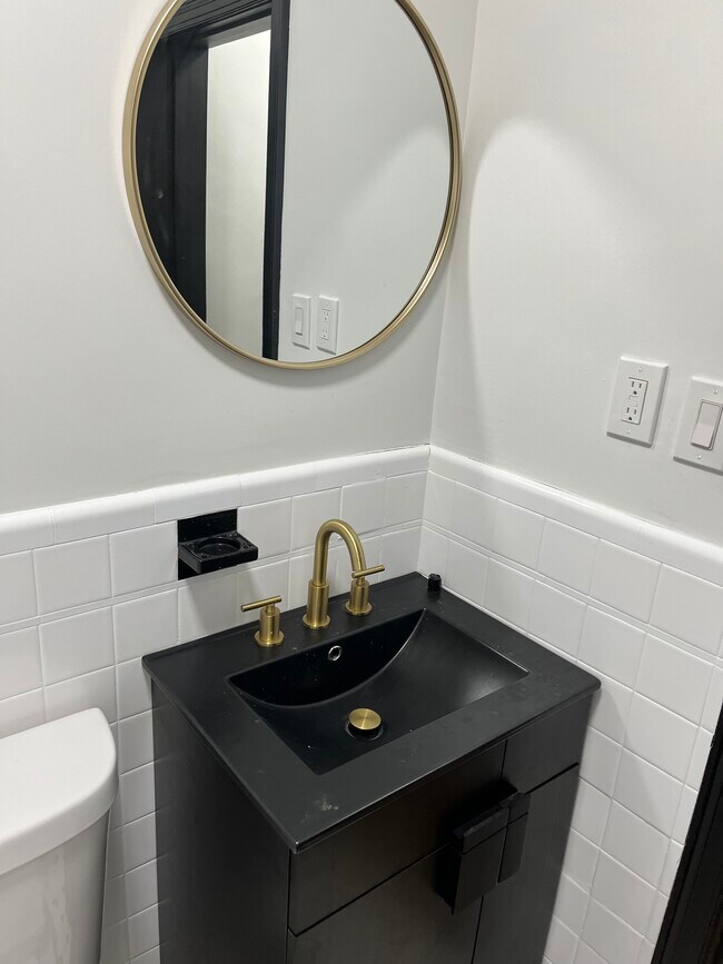 Building Photo - 1310 Staples St NE