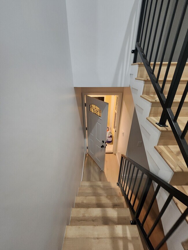 Entrada - 3449 Michigan Ave