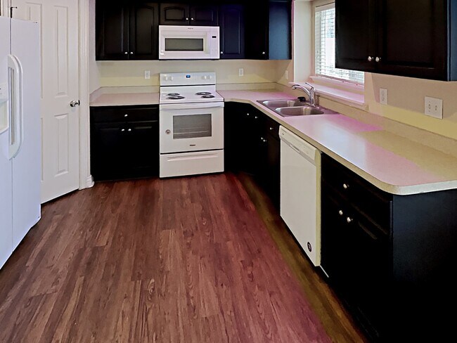 Building Photo - 3721 Lake Vista Dr