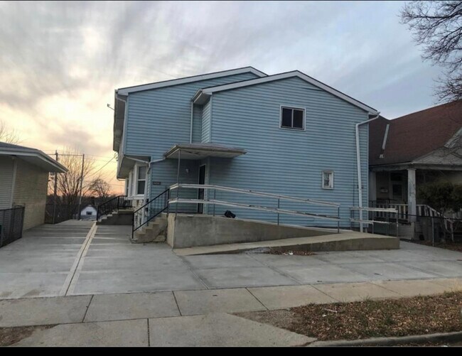 Foto del edificio - 1521 S 33rd St