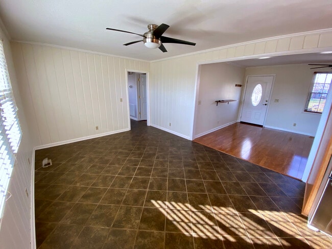 Dining Room, Entryway - 4408 Juneau Dr