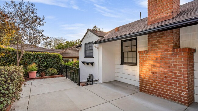 Foto del edificio - Beautiful Pasadena Hilltop Home