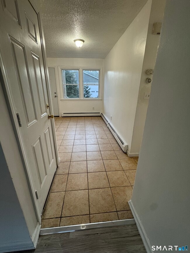 Foto del edificio - 18 W Hills Rd