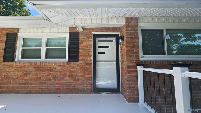 Foto del edificio - 3725 Broadmor Rd NW