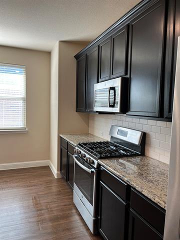 Building Photo - 8 Pleasant Valley