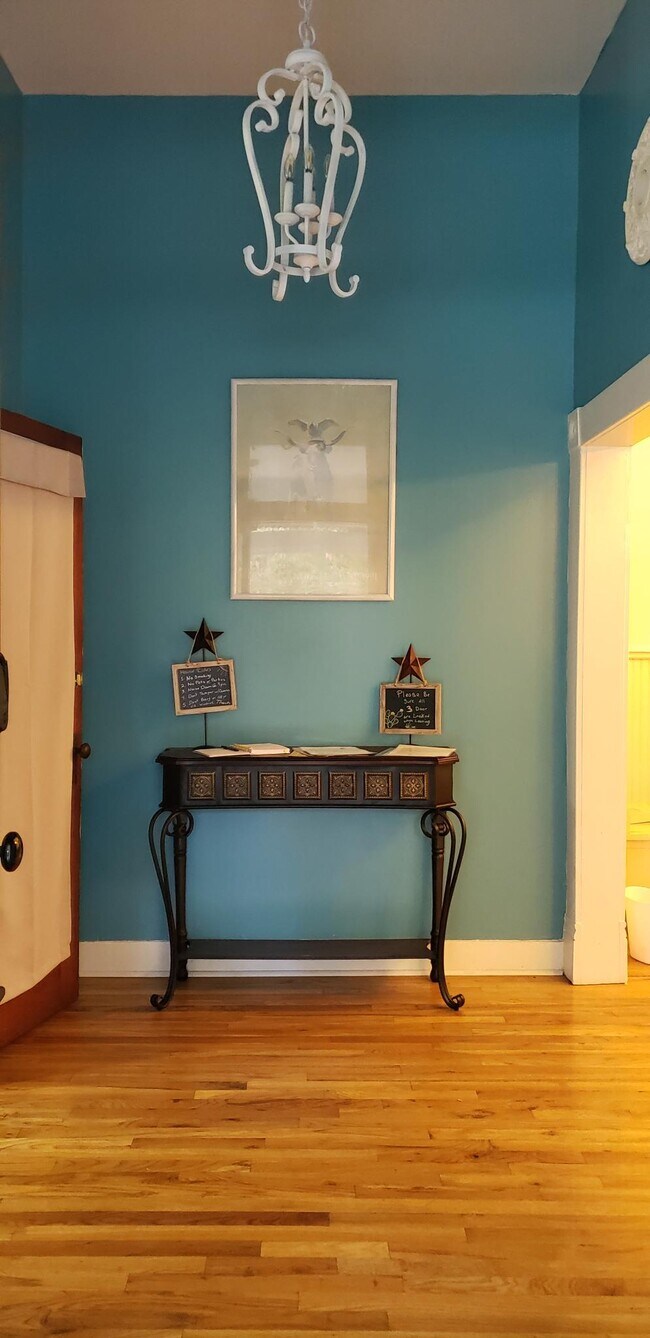 Foto del edificio - 321 Eleanor Ave