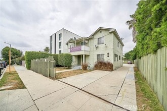 Building Photo - 1329 W 37th Dr