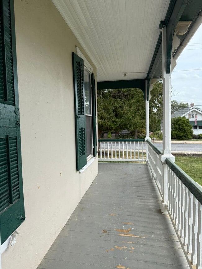 Building Photo - 128 N Barbara St