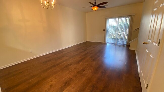 Building Photo - 565 Scrub Jay Dr