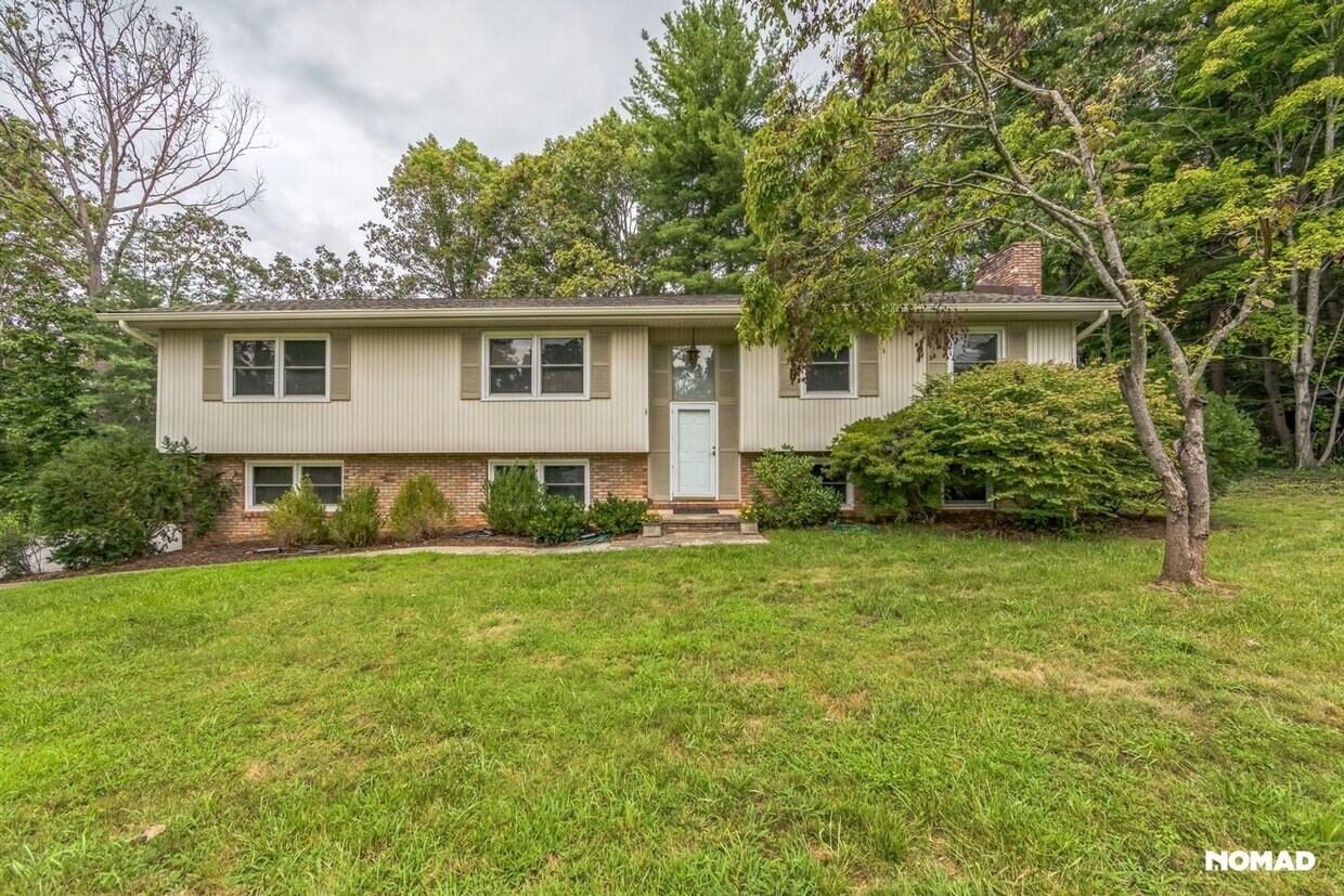 Primary Photo - Spacious 4BR House in Asheville