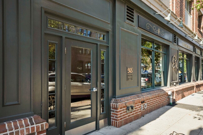 Building Photo - 543 Main St