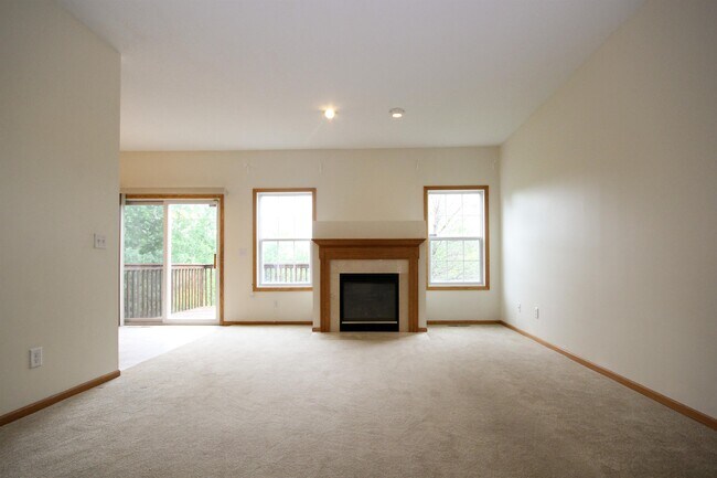 Building Photo - 15274 Florist Cir