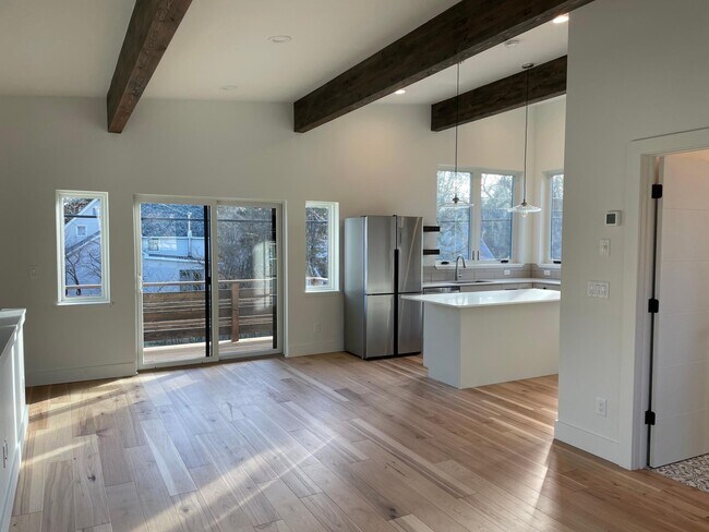 Foto del edificio - 220 S Willson Ave