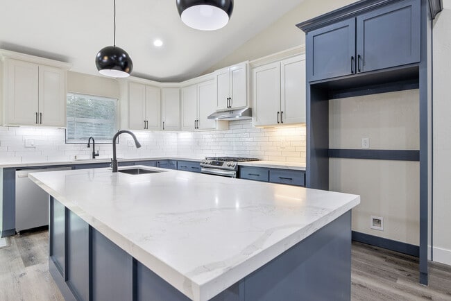 Building Photo - 616 W Vassar Ave