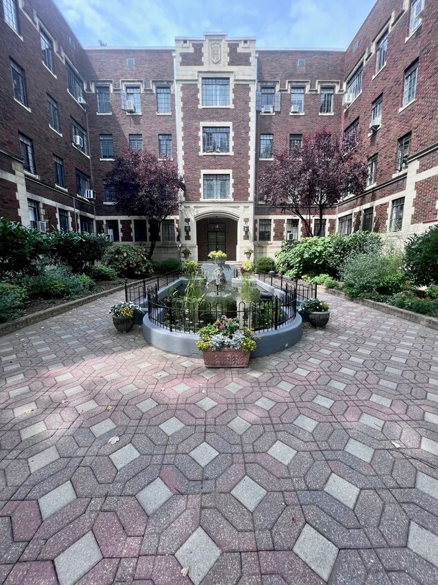 Building Photo - 1305 N Broom St