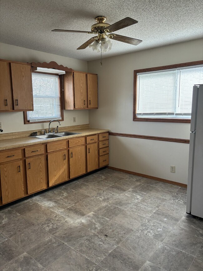 Building Photo - 1017 Ross Ln