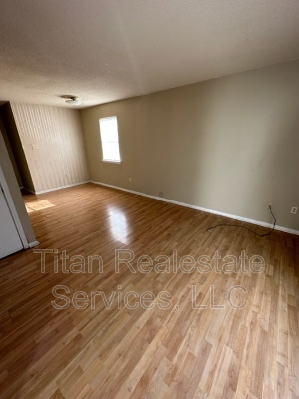 Building Photo - 108 Hummingbird Ln