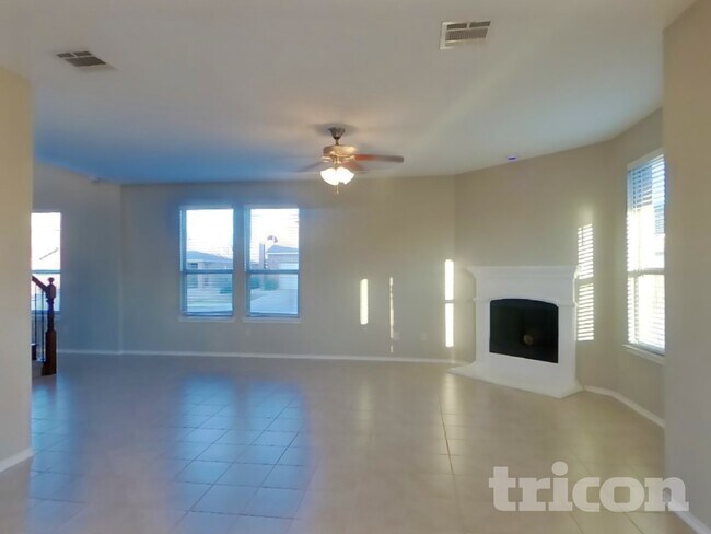 Foto del edificio - 8928 Deadwood Ln